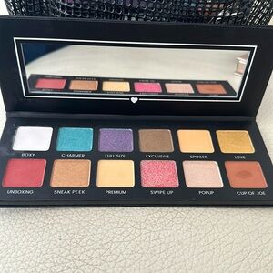 Hello, Charmer Eyeshadow Color Palette